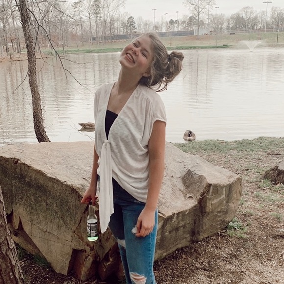 Meet your Posher, Caroline - Picture 1 of 2